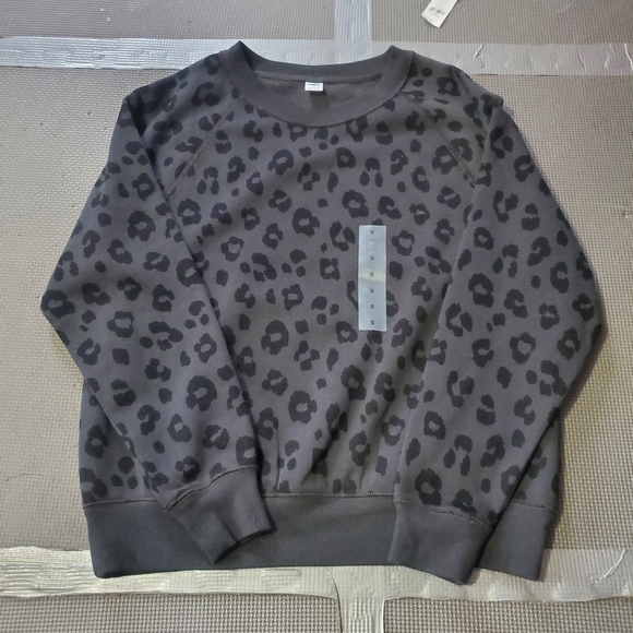 Old Navy Crewneck - Picture 1 of 4